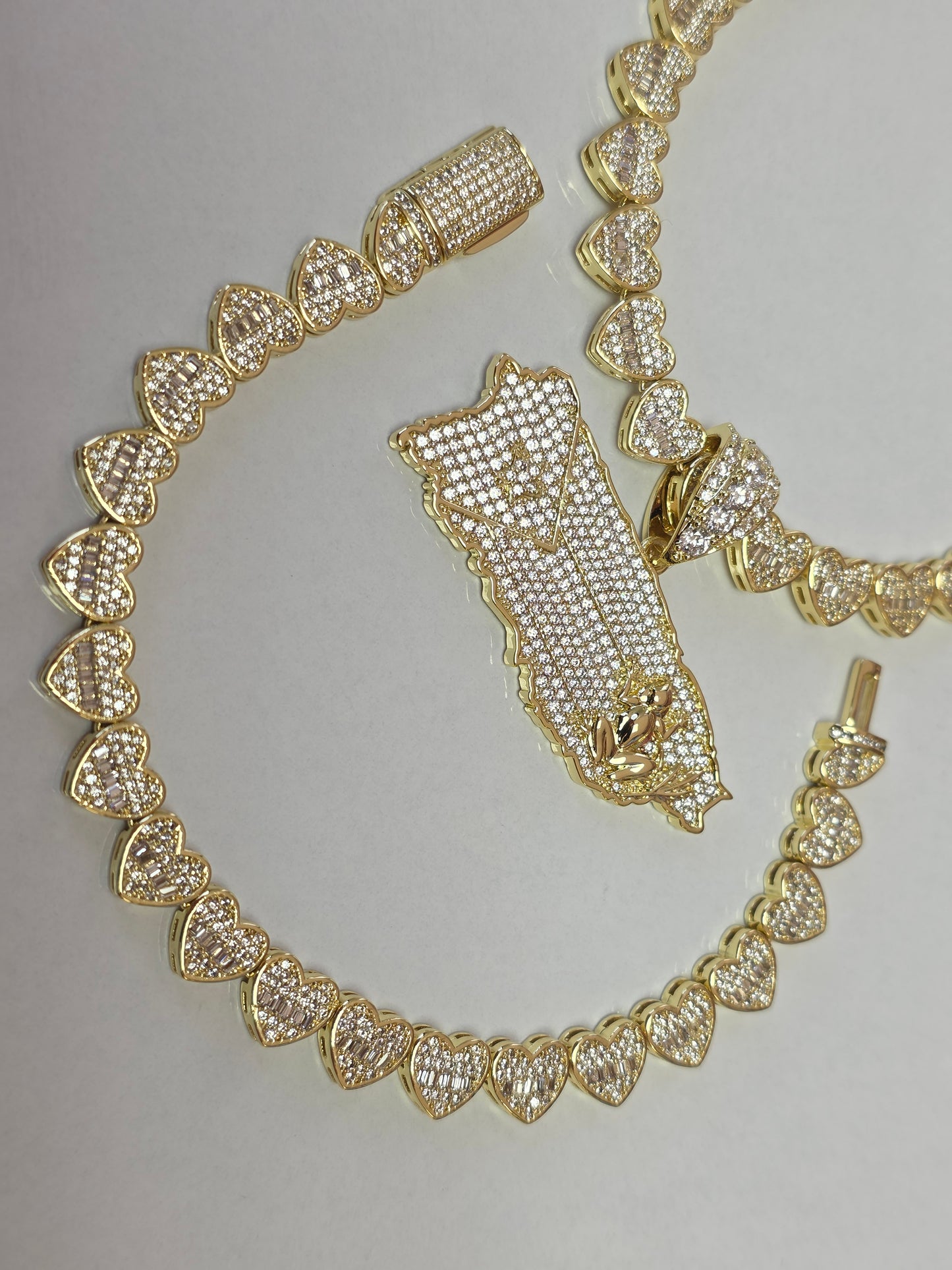 Set de Corazones 8mm x 20" PVD + Charm de PR Brazalete Gratis