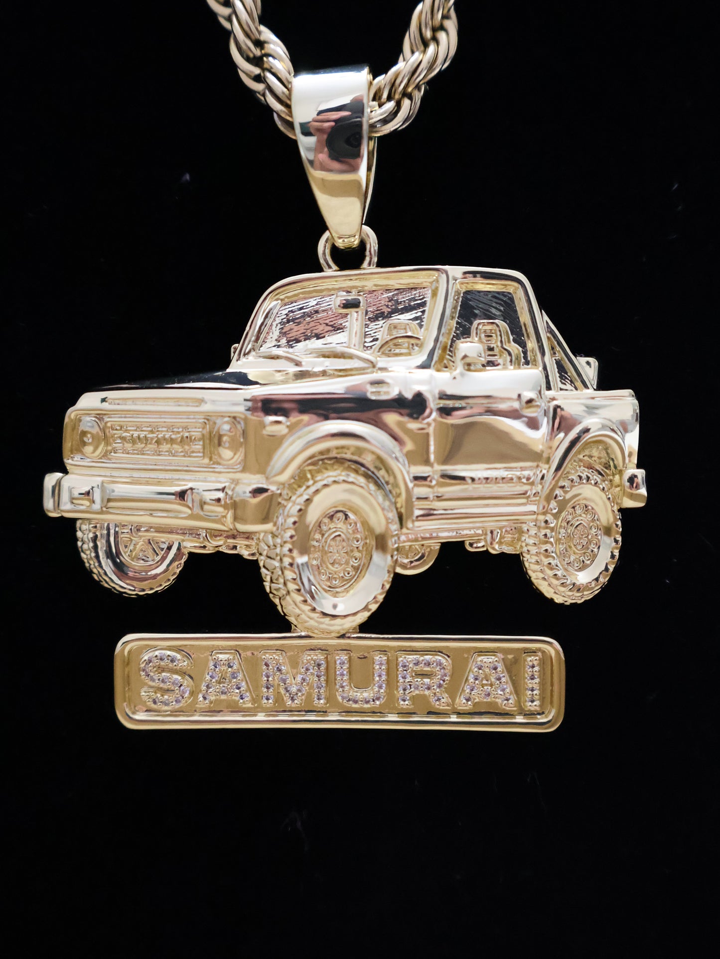 Bello Charm de Jeep Samurai Stainless Steel + Cadena 6mm de Soga (1 Año de Garantía)