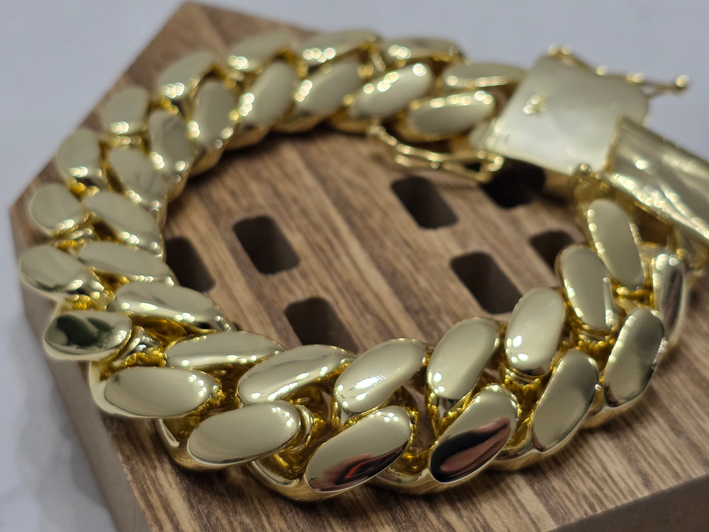 Brazalete Miami Cuban 24MM x 9" PVD, Hechas a Mano (Eslabón Pegado)