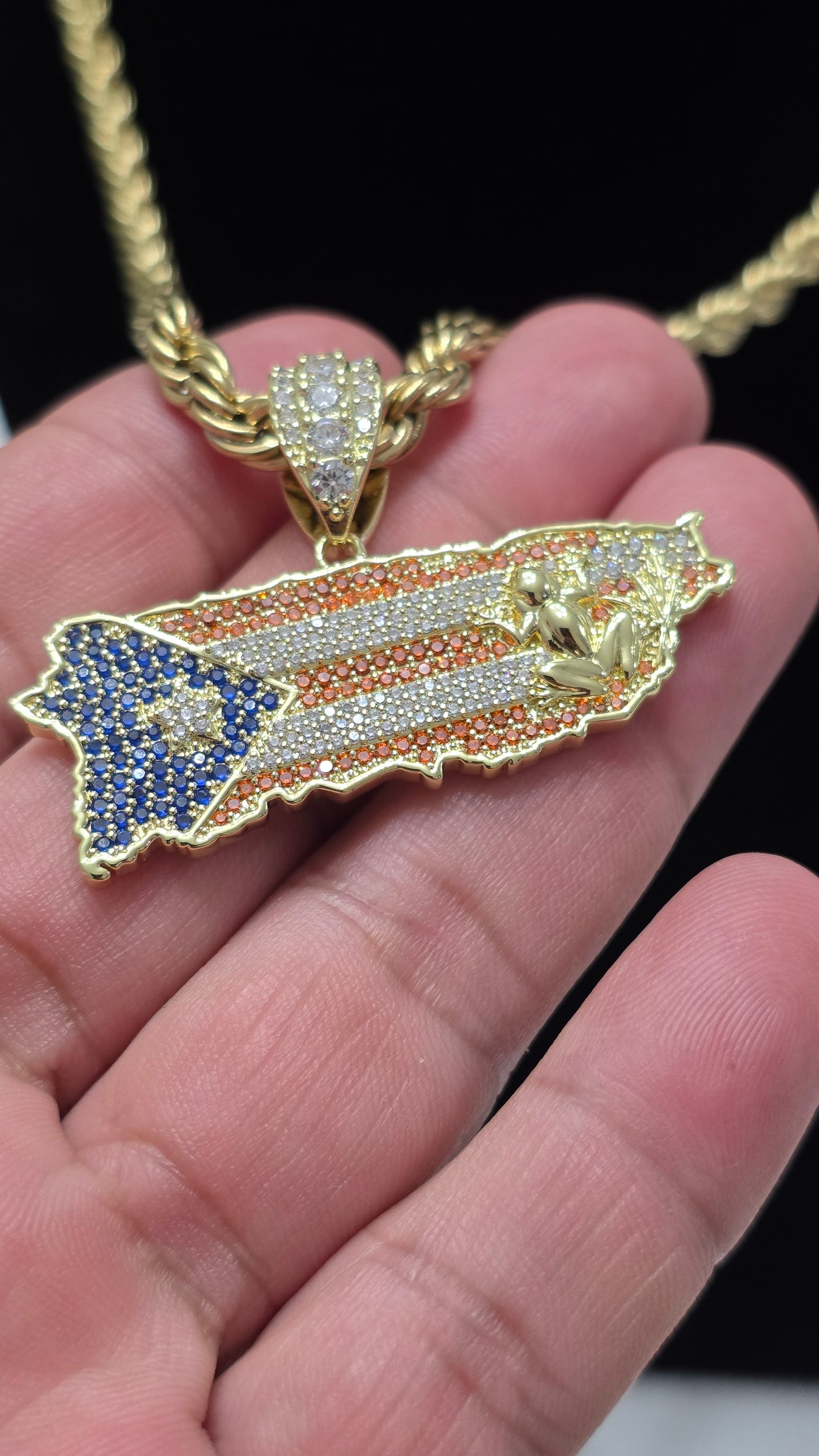 Bello Charm de Puerto Rico ( Zirconia a color)Stainless Steel (1 Año de Garantía)