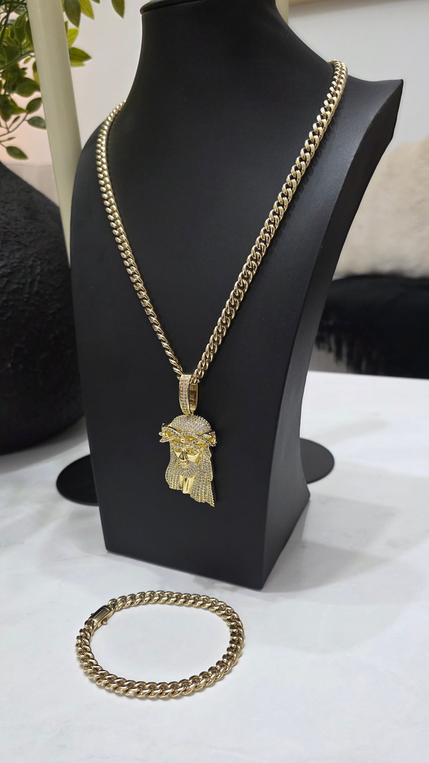 Set Cubana Stainless Steel PVD 8mm+Charm de Jesús 1 Año de Garantía+Color 14K Real