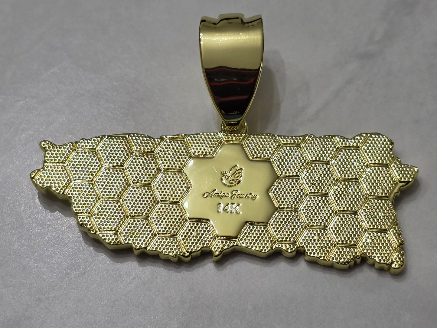 Bello Charm de Puerto Rico a Color con Cadena Stainless Steel PVD. (1 Año de Garantía)