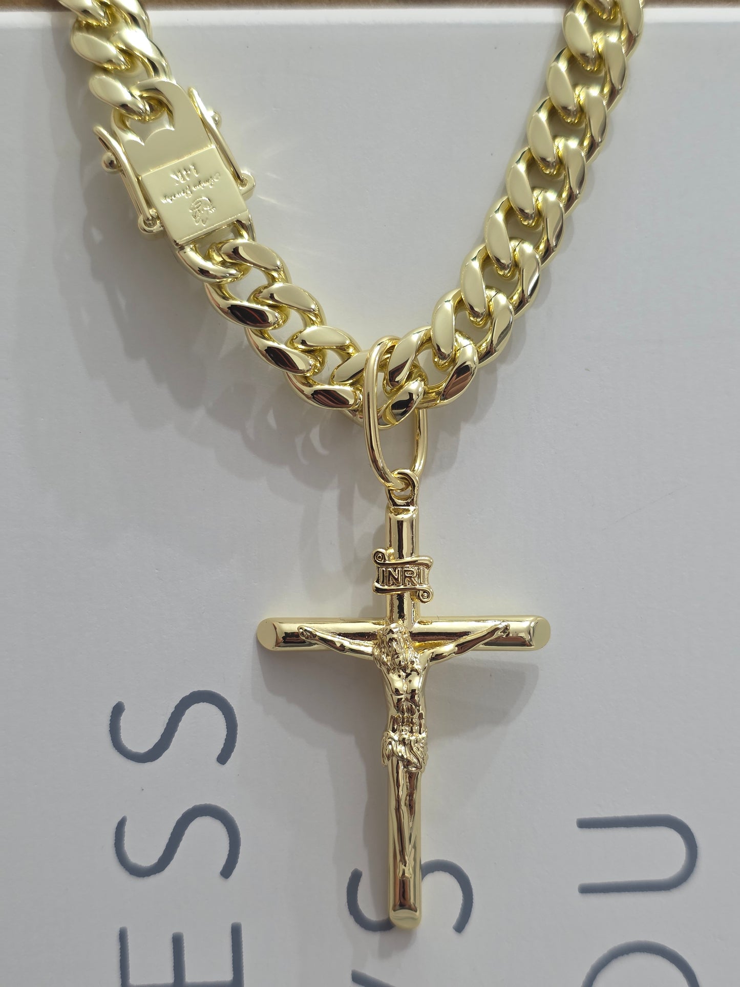 Cadena Cubana 8mm x 22" Stainless steel PVD + Crusifijo ( 1 Año de Garantía)