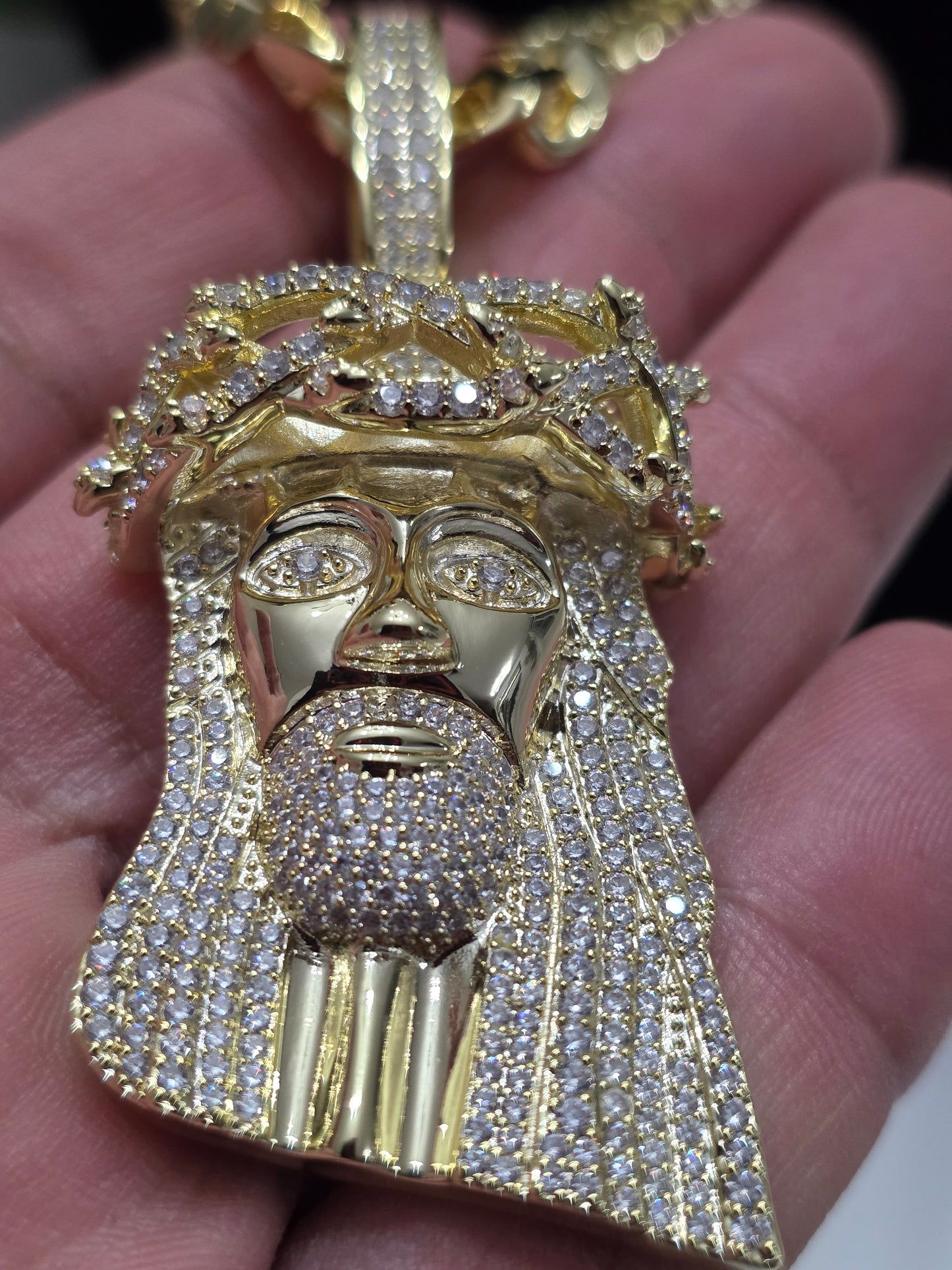 Set 10mm(PVD) Hechas a mano ( Eslabón Pegado) + Charm de Jesús
