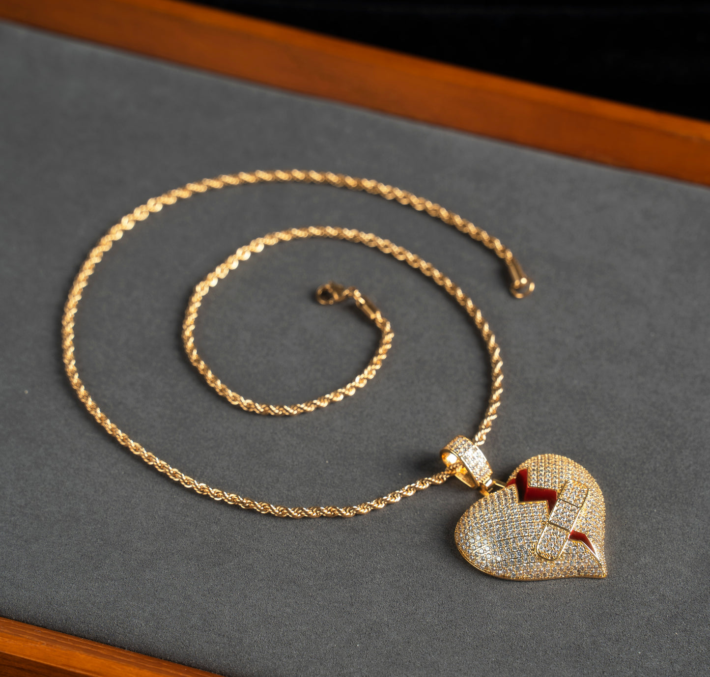 Corazon roto + cadena de soga