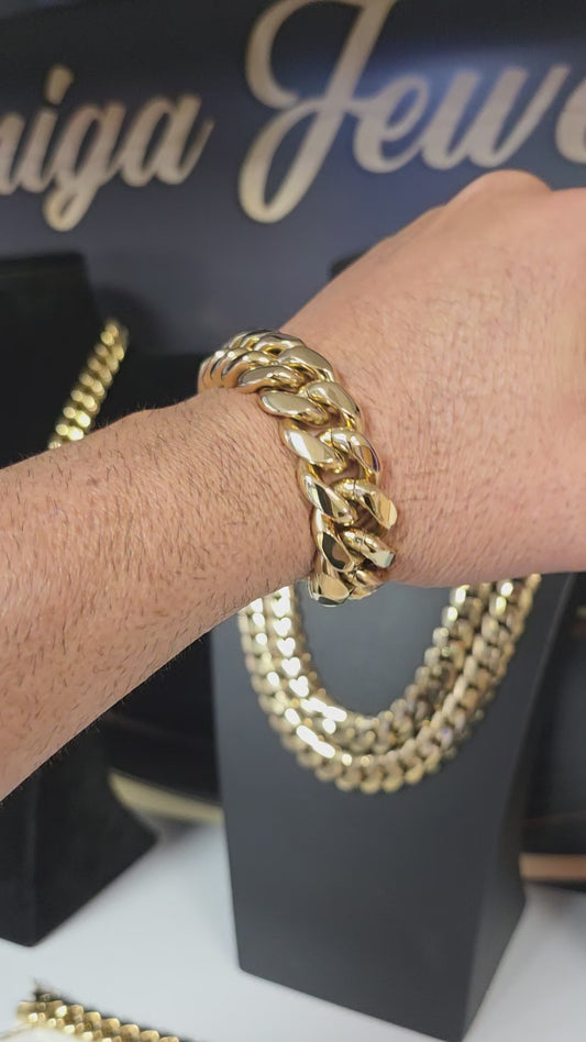 Brazalete 18mm PVD Stainless Steel.                                               ( 1 Año de Garantía) Uso Diario