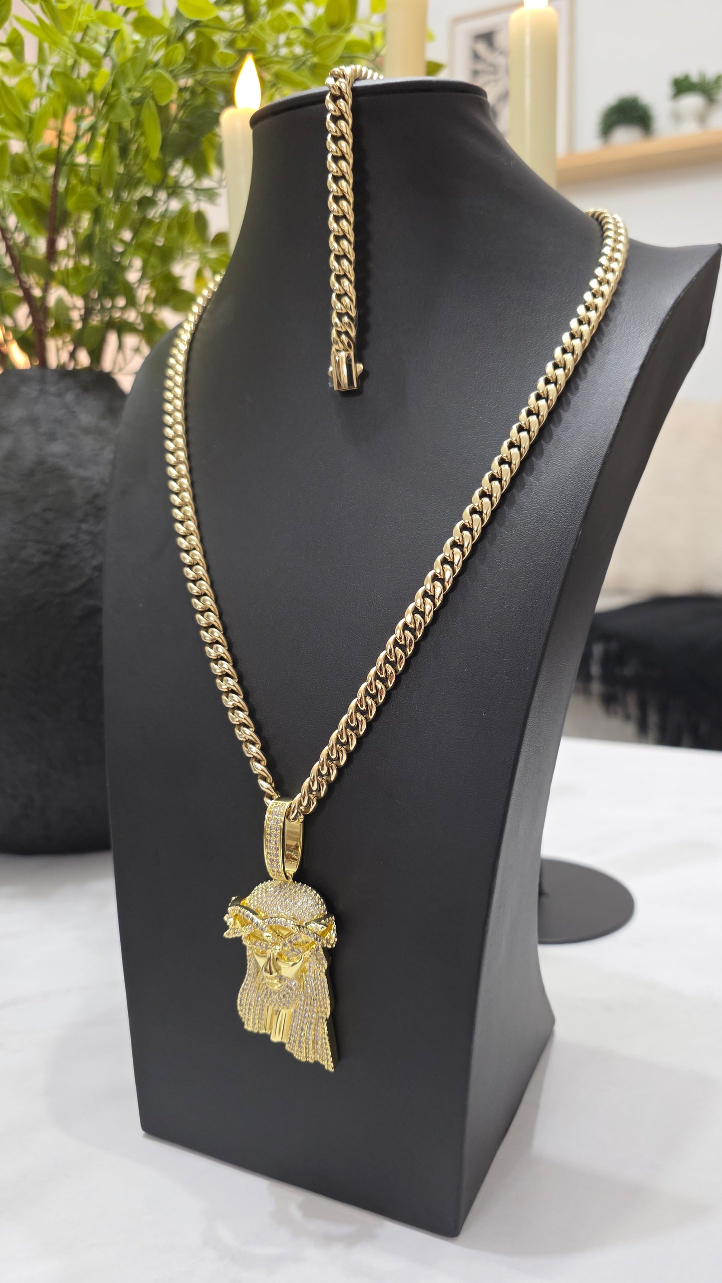 Set Cubana Stainless Steel PVD 8mm+Charm de Jesús                                             1 Año de Garantía+Color 14K Real