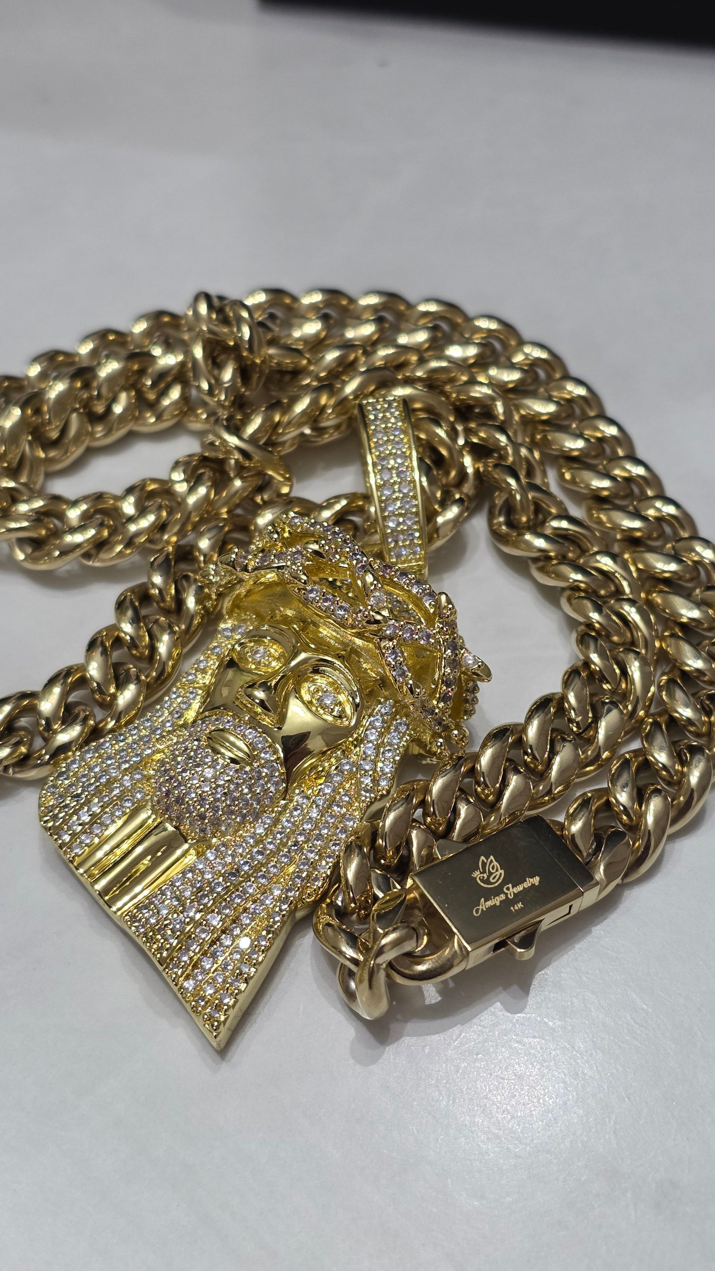 Set Cubana Stainless Steel PVD 10mm+Charm de Jesús                                             1 Año de Garantía+Color 14K Real