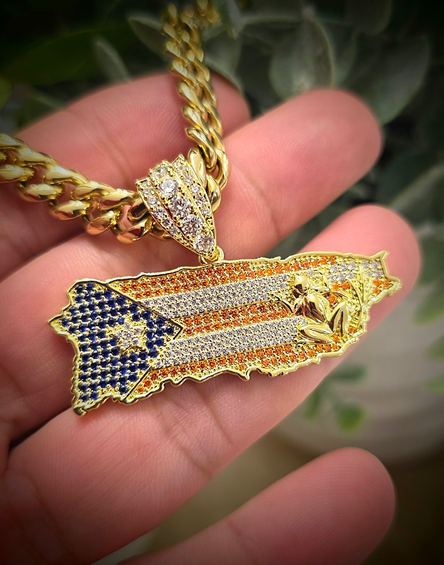 Bello Charm de Puerto Rico a Color con Cadena Stainless Steel PVD.       (1 Año de Garantía)