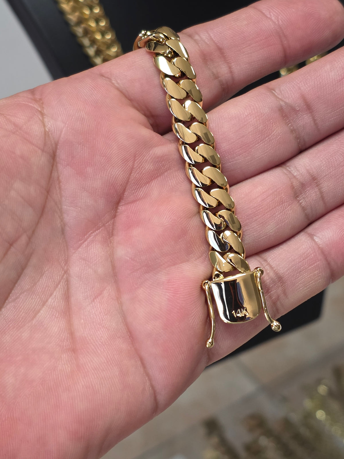 Miami Cuban 10MM.                 (PVD PREMIUM XTREME )Hechas a Mano  (Eslabón Pegado)