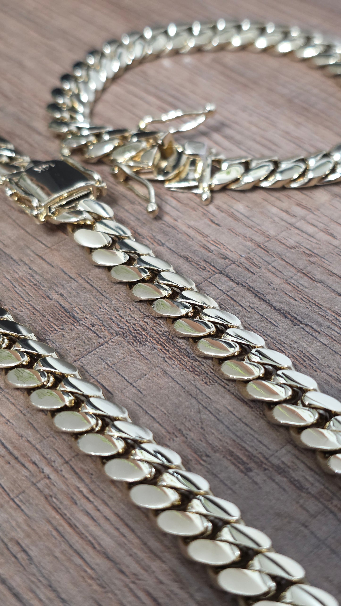 Cubana Miami Cuban 10MM (PVD PREMIUM )Hechas a Mano  (Eslabón Pegado)