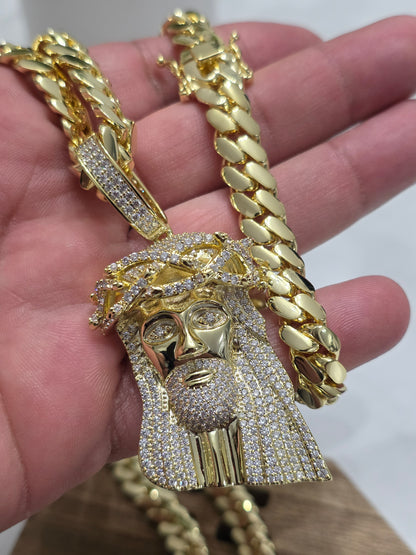 Set 10mm(PVD) Hechas a mano ( Eslabón Pegado) + Charm de Jesús