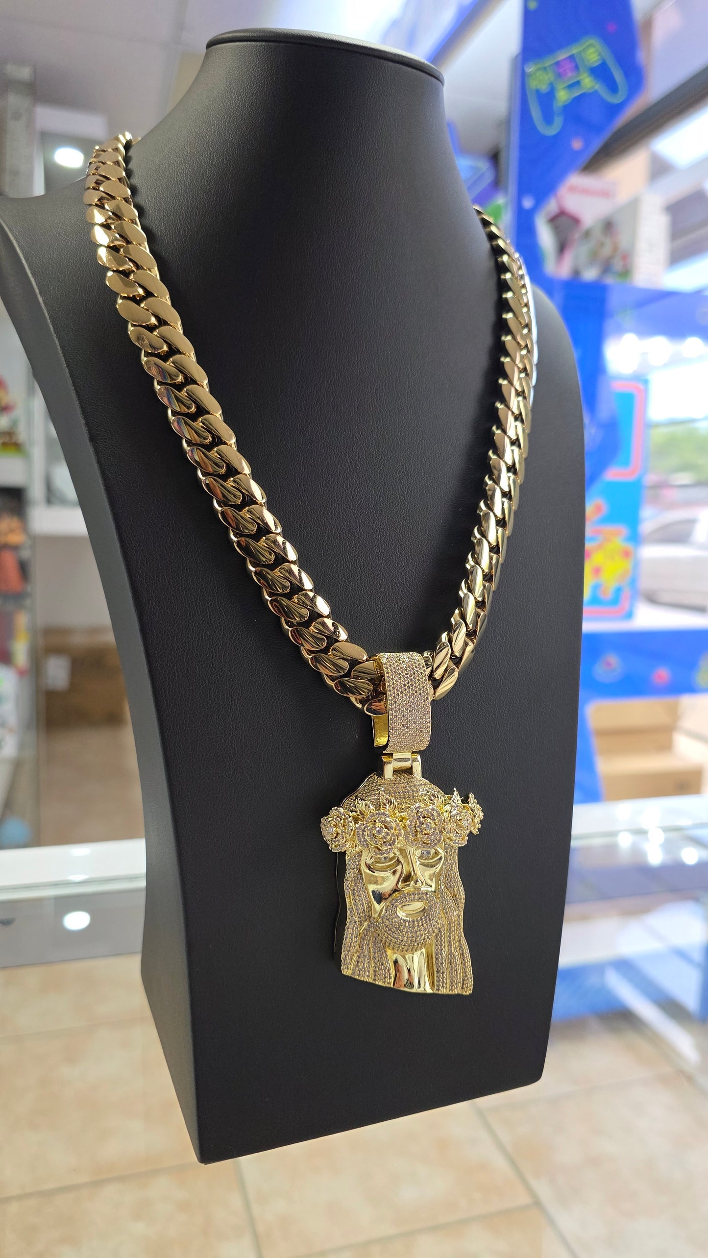 Set Cuban 15MM + Charm de Jesús PVD PREMIUM Hechas a Mano  (Eslabón Pegado)