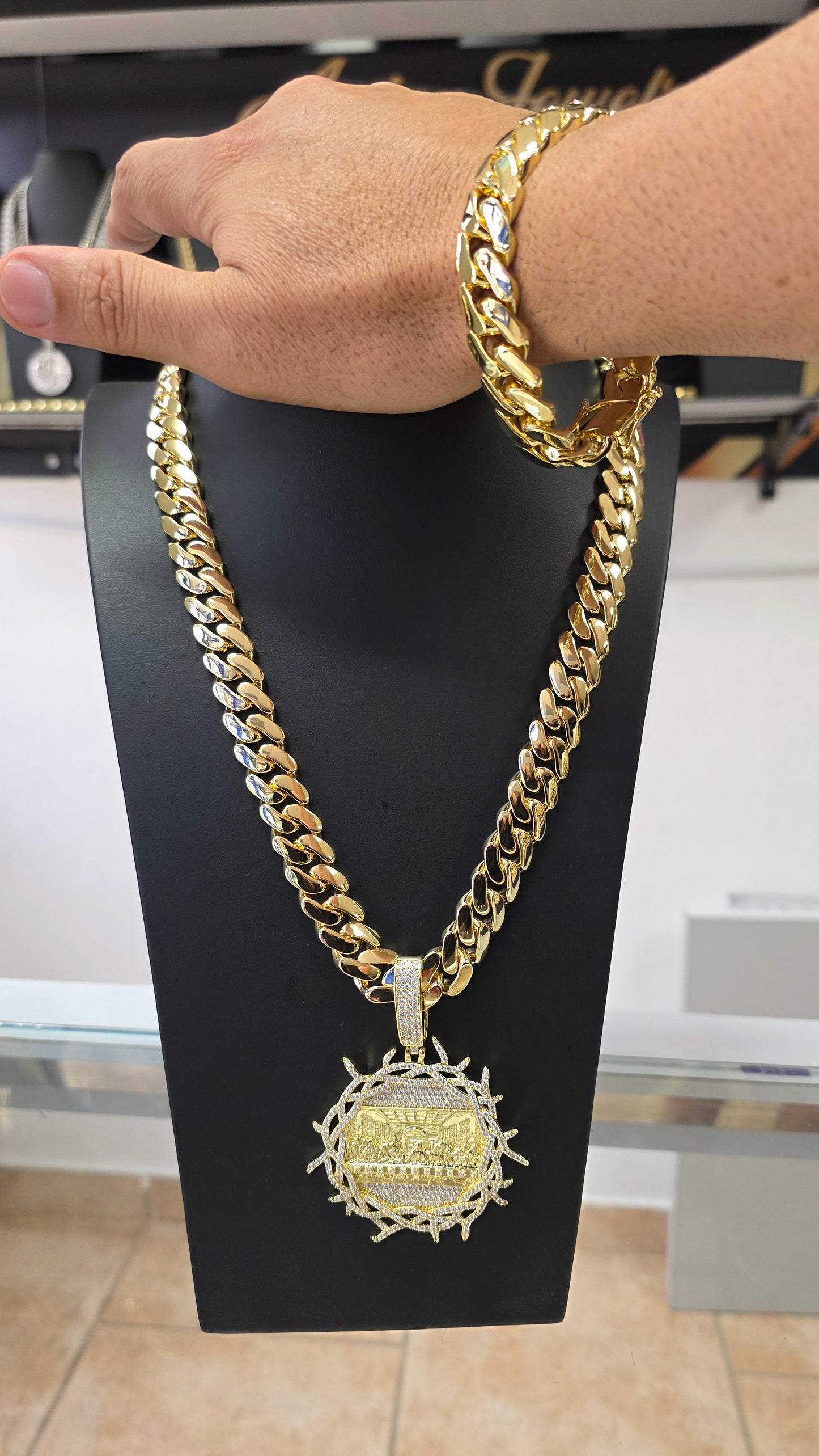 Set Cuban 15MM + Charm de la Última cena PVD  Hechas a Mano  (Eslabón Pegado)