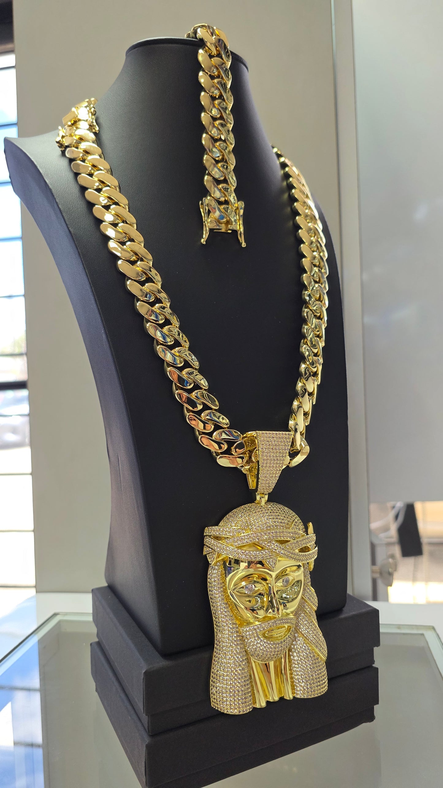 Set de 20mm + Charm Jesús  de 6"     Hechas a Mano PVD