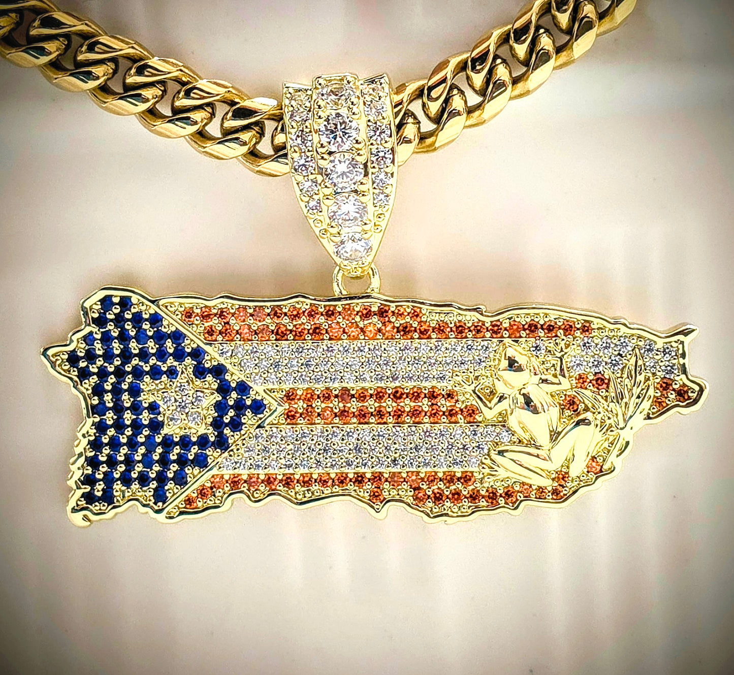 Bello Charm de Puerto Rico a Color con Cadena Stainless Steel PVD.       (1 Año de Garantía)