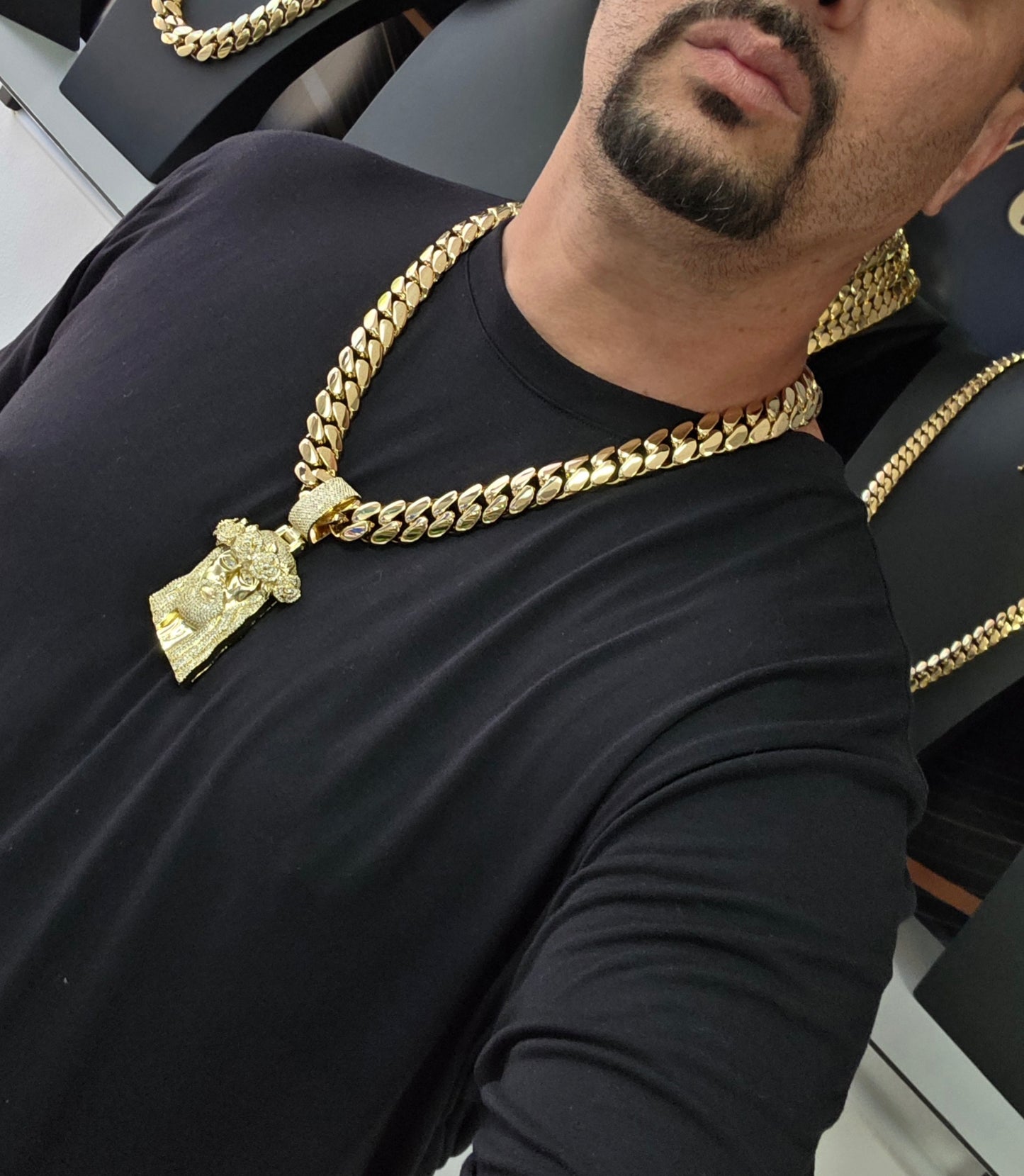 Miami Cuban 18MM + Charm de Jesús PVD PREMIUM           Hechas a Mano (Eslabón Pegado)