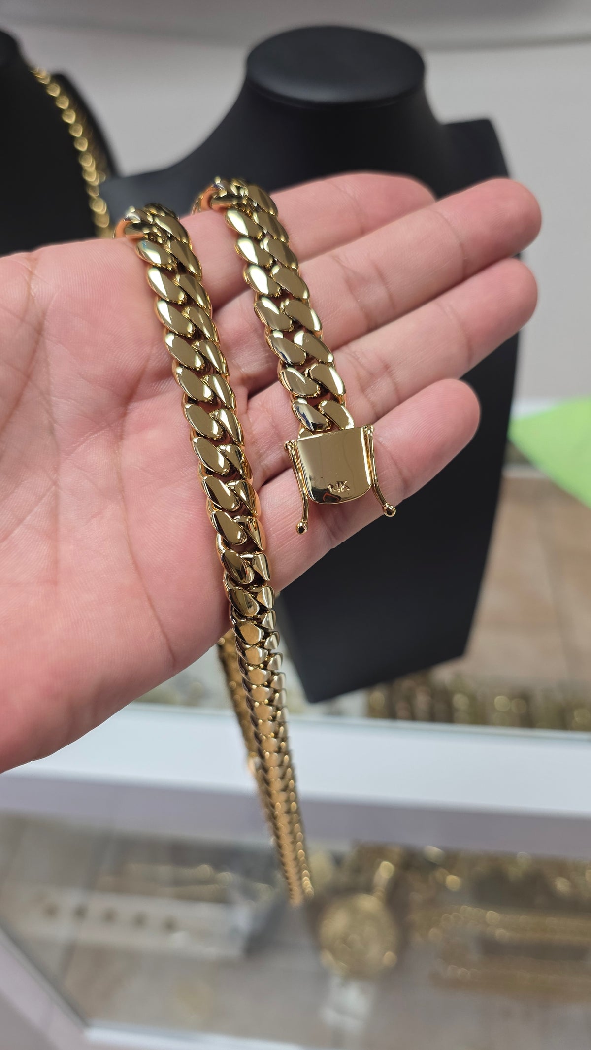 Lo Nuevo PVD Premium Xtreme Cubana Miami Cuban 12MM Hechas a Mano                   (Eslabón Pegado) Preventa