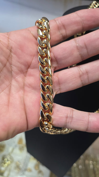 New Cubana 12mm PVD         Stainless steel Color  14k    Eslabón Estilo hecho a Mano + Dije de Jesús