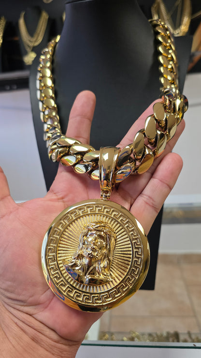 Nuevo PVD Premium Xtreme Cubana Miami Cuban 22MM +        Dije de Jesús ,Hechas a Mano                   (Eslabón Pegado)