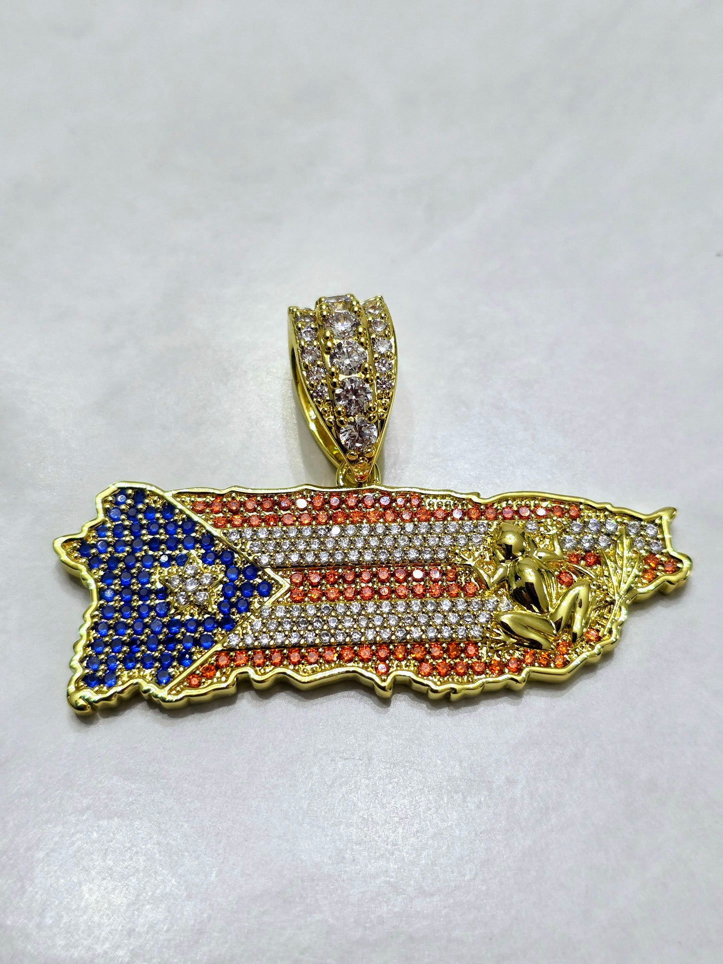 Bello Charm de Puerto Rico a Color con Cadena Stainless Steel PVD.       (1 Año de Garantía)
