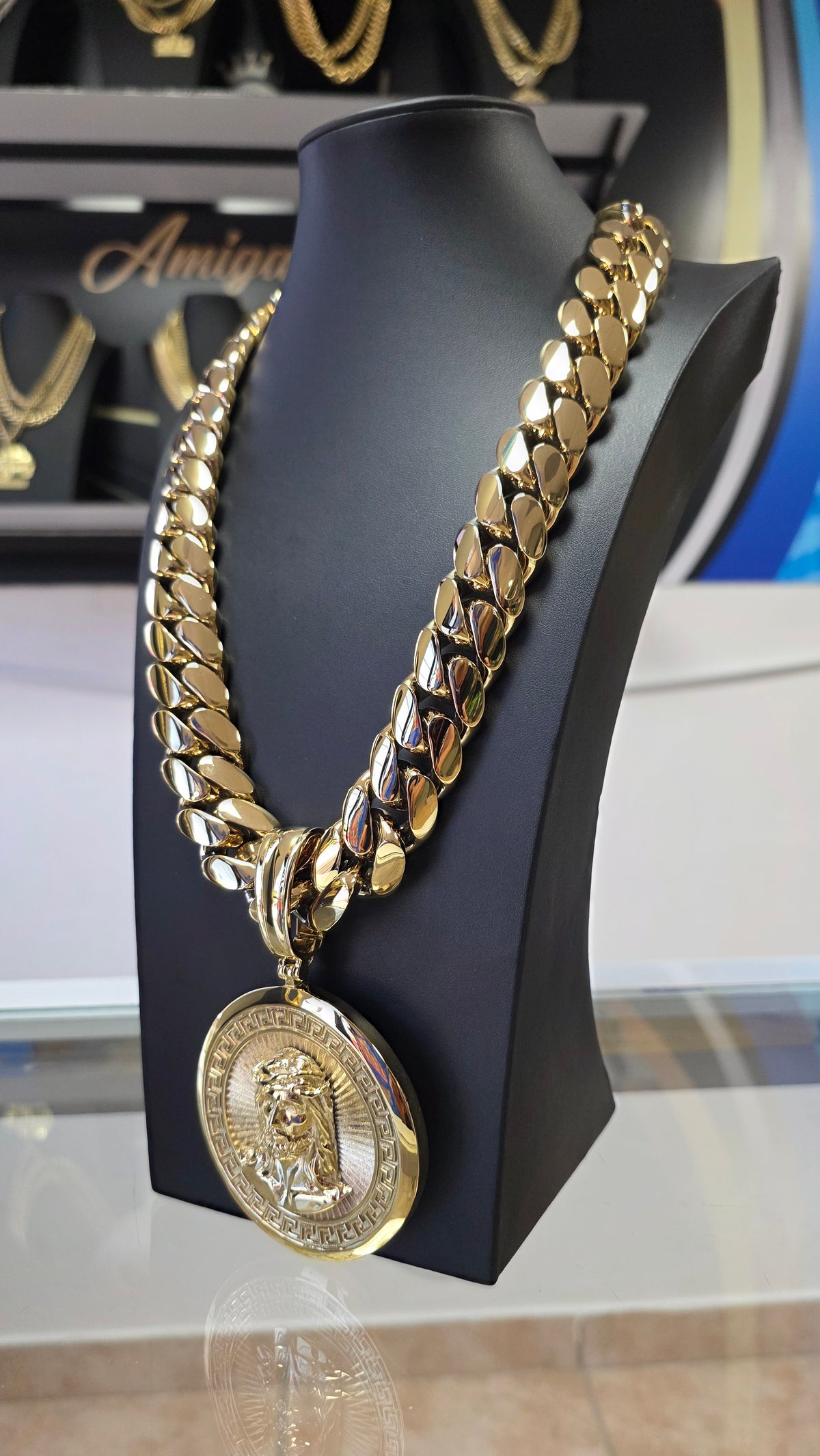 Nuevo PVD Premium Xtreme Cubana Miami Cuban 22MM +        Dije de Jesús ,Hechas a Mano                   (Eslabón Pegado)
