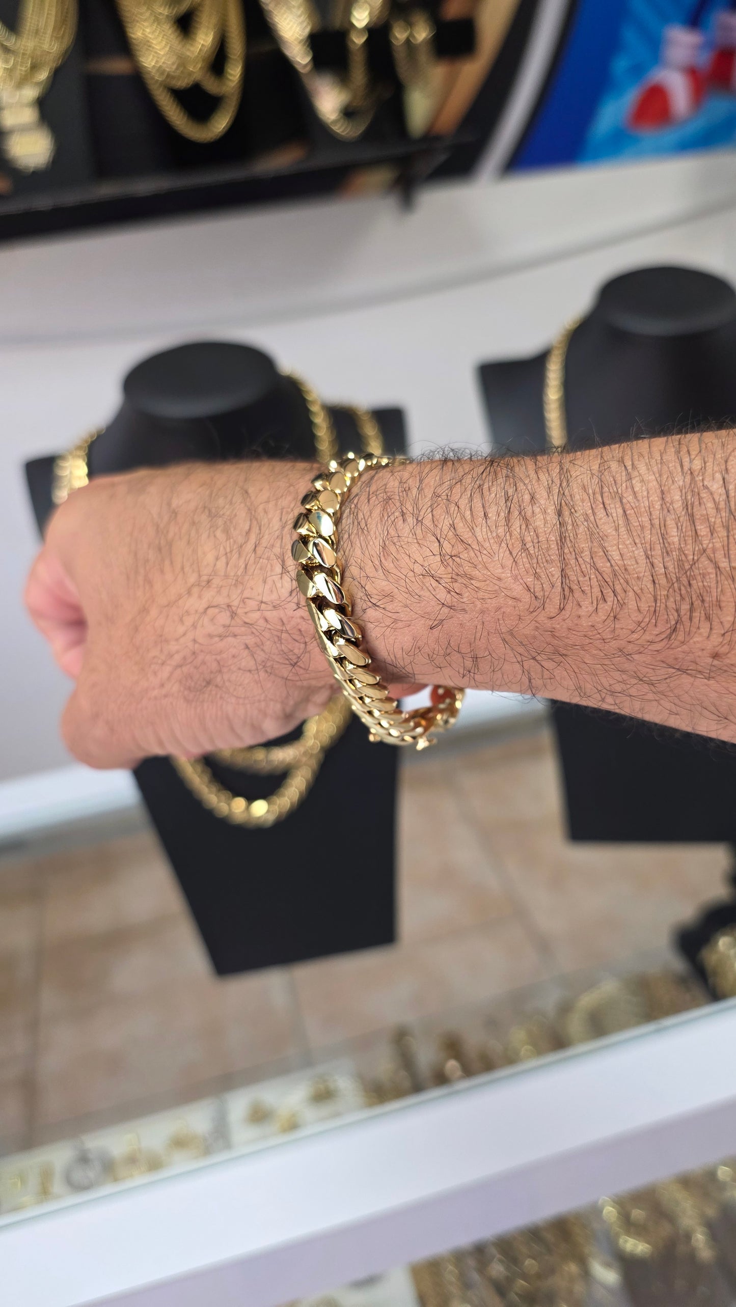 Miami Cuban 10MM.                 (PVD PREMIUM XTREME )Hechas a Mano  (Eslabón Pegado)