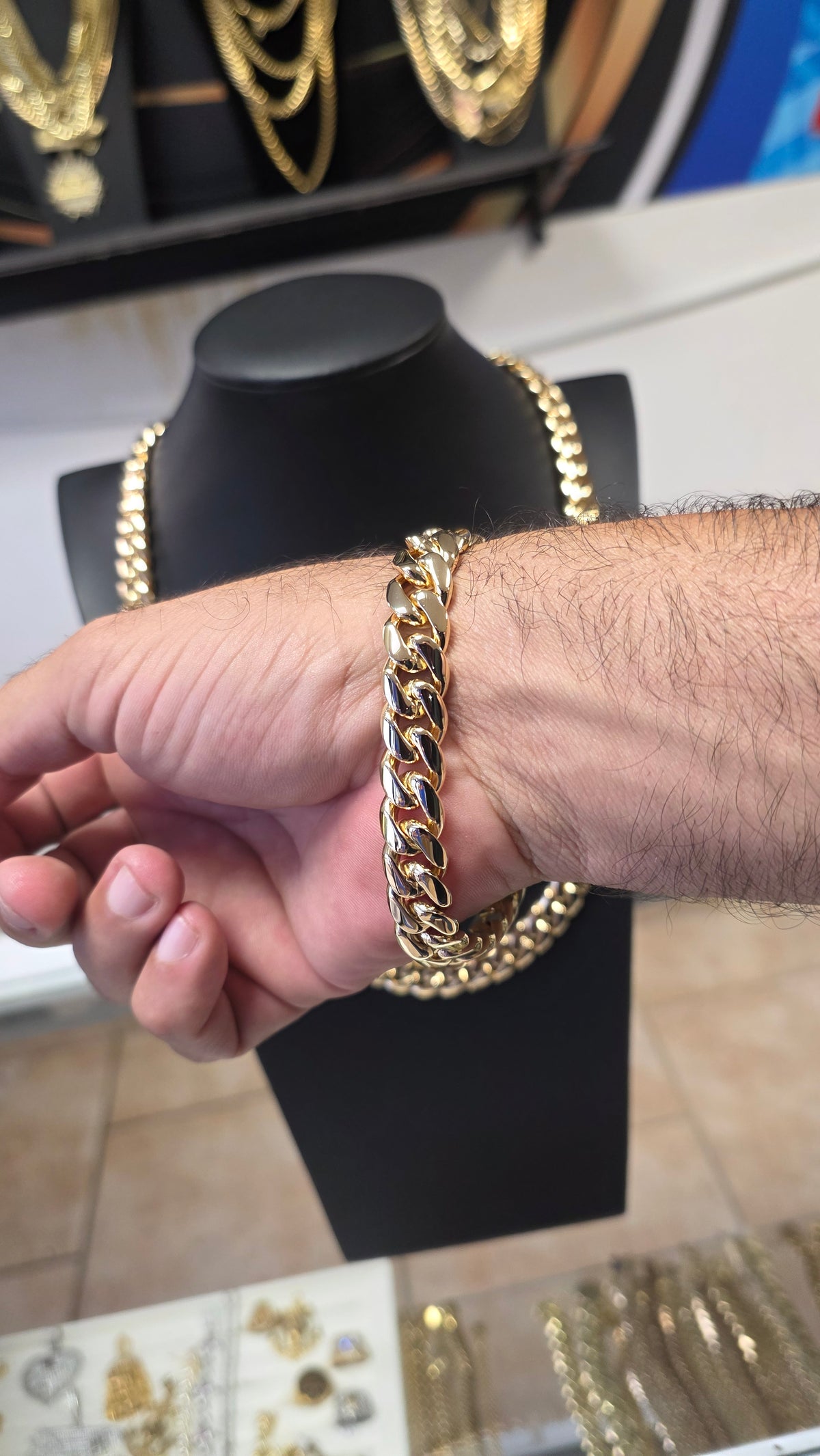 New Cubana 12mm PVD         Stainless steel Color  14k    Eslabón Estilo hecho a Mano + Dije de Jesús