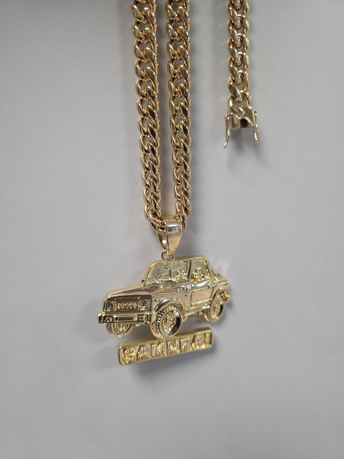 Bello Charm de Jeep Samurai Stainless Steel + Cadena 10mm  (1 Año de Garantía)