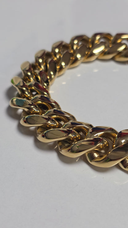 Brazalete 18mm PVD Stainless Steel.                                               ( 1 Año de Garantía) Uso Diario