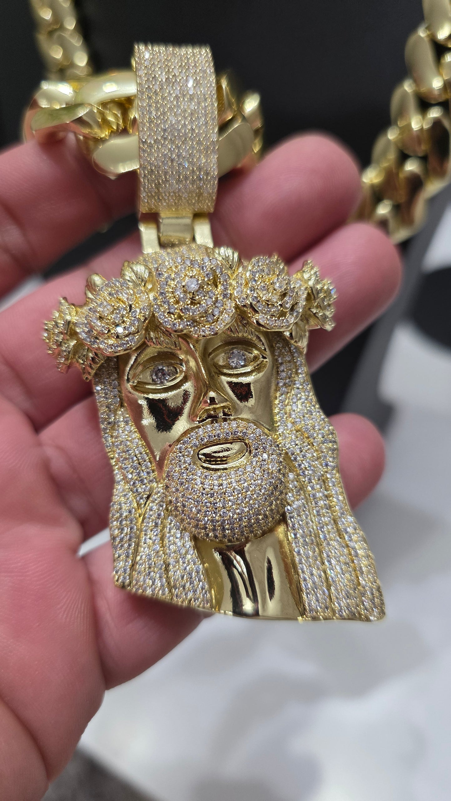 Charm de Jesus