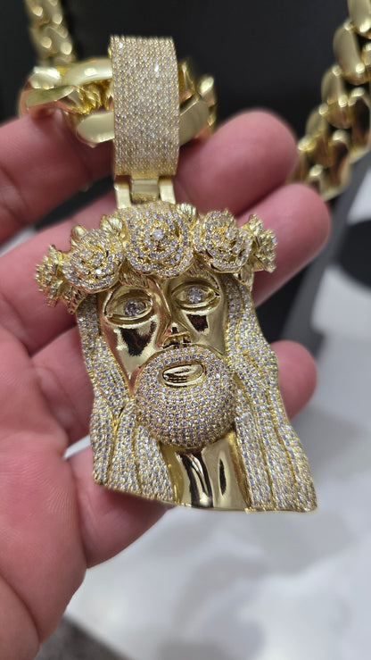 Charm de Jesus